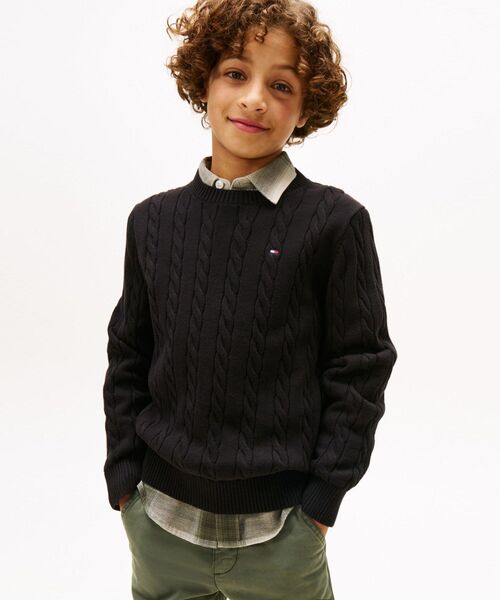 TOMMY HILFIGER（トミーヒルフィガー）の「BOYS ケーブル編みセーター（ニット/セーター・キッズ・オートミール/レッド/ブラック・160cm/130cm/140cm/150cm）」の2枚目の写真