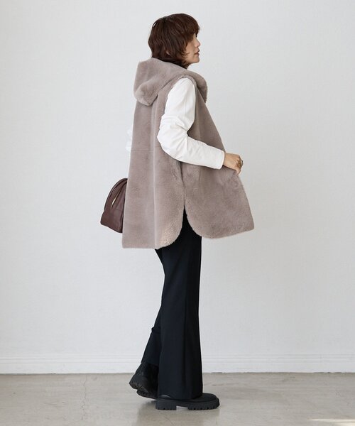 RIVE DROITE(リヴドロワ)の「【シーズンムード高まる】エコファーフードジレ(その他アウター・レディース・グレー系その他/モカ・FREE)」の13枚目の写真