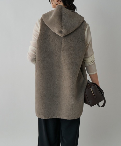 RIVE DROITE(リヴドロワ)の「【シーズンムード高まる】エコファーフードジレ(その他アウター・レディース・グレー系その他/モカ・FREE)」の10枚目の写真