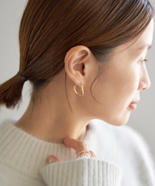 IENA（イエナ）の「BAR Jewellery/バージュエリー CHUNKY OUTLINE PIERCE ピアス(両耳)（ピアス（両耳用）・レディース・ゴールド・FREE）」の3枚目の写真