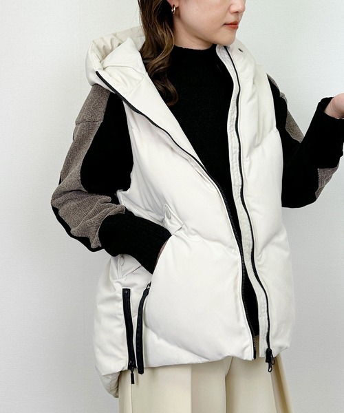 PICCIN（ピッチン）の「フードダウンベスト（ダウンベスト・レディース・オフホワイト/ブラック・M）」の2枚目の写真
