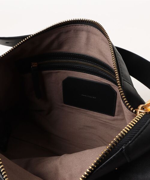 ALLSAINTS（オールセインツ）の「VEGA LEATHER SHOULDER BAG | VEGA レザー ショルダー バッグ（ショルダーバッグ・レディース・ブラック・ONE SIZE）」の10枚目の写真