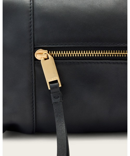 ALLSAINTS（オールセインツ）の「VEGA LEATHER SHOULDER BAG | VEGA レザー ショルダー バッグ（ショルダーバッグ・レディース・ブラック・ONE SIZE）」の6枚目の写真