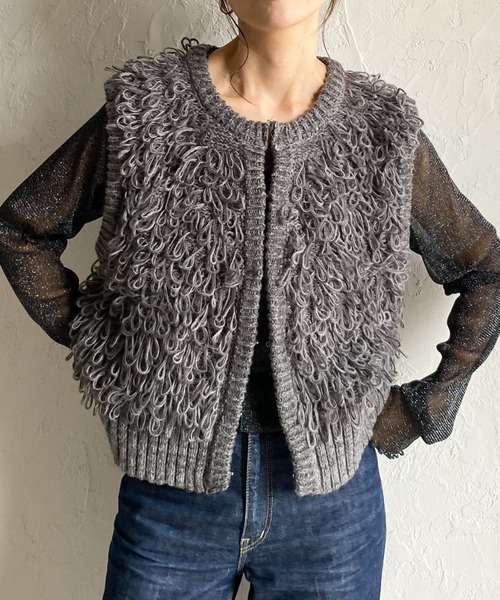 She's Closet(シーズクローゼット)の「ショート丈ループ編みフリンジニットベスト(ベスト・レディース・ブラウン/チャコールグレー/アイボリー/ブラック・FREE)」の4枚目の写真