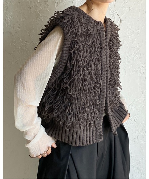 She's Closet(シーズクローゼット)の「ショート丈ループ編みフリンジニットベスト(ベスト・レディース・ブラウン/チャコールグレー/アイボリー/ブラック・FREE)」の6枚目の写真