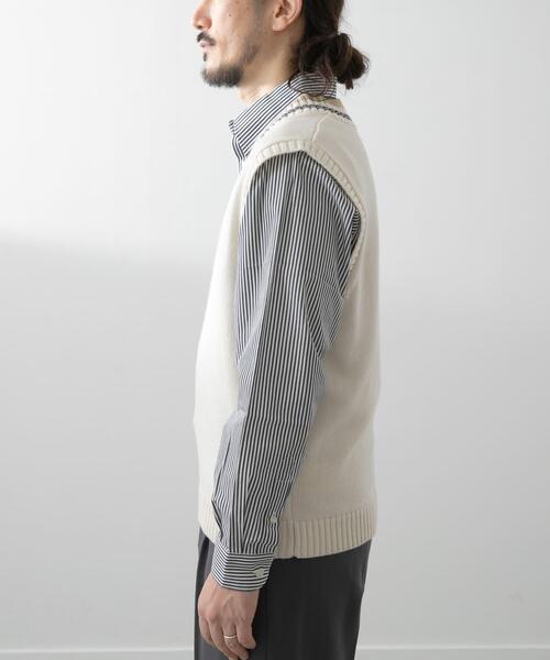 ITEMS URBANRESEARCH（アイテムズ アーバンリサーチ）の「ウール混チルデンVネックニットベスト（ベスト・メンズ・オフホワイト/ブラック・MEDIUM/LARGE）」の7枚目の写真