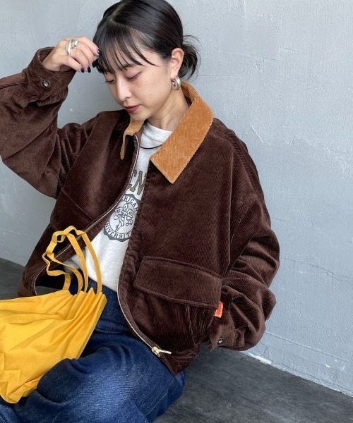 UNIVERSAL OVERALL（ユニバーサルオーバーオール）の「[UNIVERSAL OVERALL/ユニバーサルオーバーオール] 別注 ショート丈ワークジャケット（カバーオール・レディース・グレイッシュベージュ/ワンウォッシュ/インディゴブルー/ブラウン・F）」の2枚目の写真