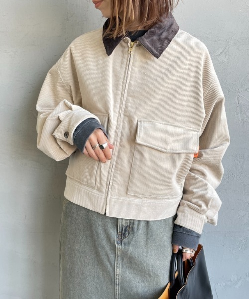 UNIVERSAL OVERALL（ユニバーサルオーバーオール）の「[UNIVERSAL OVERALL/ユニバーサルオーバーオール] 別注 ショート丈ワークジャケット（カバーオール・レディース・グレイッシュベージュ/ワンウォッシュ/インディゴブルー/ブラウン・F）」の8枚目の写真