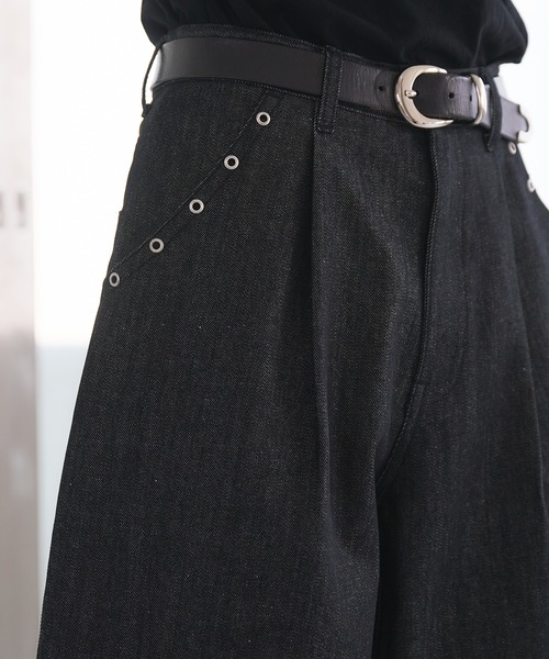 Adoon plain（アドーンプレーン）の「Eyelet One-Tuck Rigid Wide Denim Pants / ハトメ1タックリジットワイドデニム（デニムパンツ・メンズ・ブラック/インディゴブルー・LARGE/SMALL/MEDIUM）」の4枚目の写真