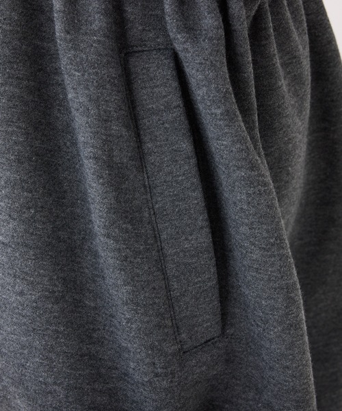 one after another NICE CLAUP(ワンアフターアナザーナイスクラップ)の「ウエスト絞りビッグパーカー(パーカー・レディース・チャコールグレー/アイボリー/ライトグレー/ブラウン・FREE)」の10枚目の写真