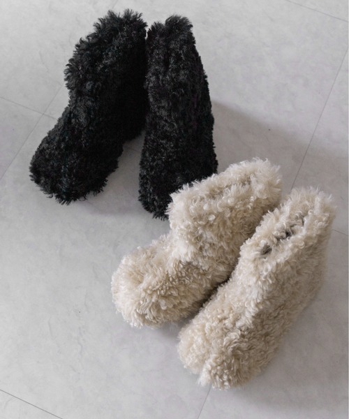 me+em select（ミームセレクト）の「【 ２color 】厚底テディボアショートブーツ ／ platform teddy boa short boots（ブーツ・レディース・ブラック/アイボリー・37/38/39/40）」の4枚目の写真