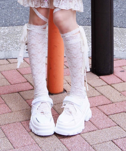 axes femme（アクシーズファム）の「ローズ×リボンレースソックス（ソックス/靴下・レディース・ブラック/キナリ・FREE）」の2枚目の写真