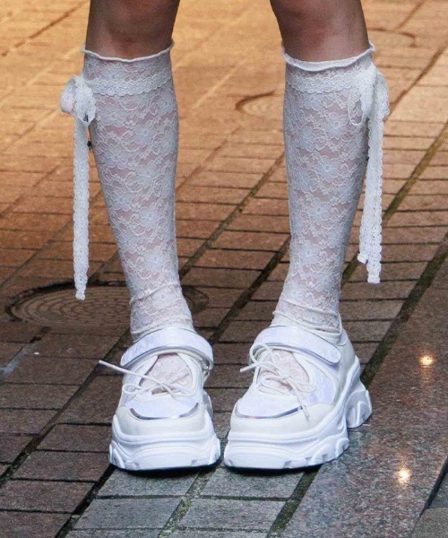 axes femme（アクシーズファム）の「ローズ×リボンレースソックス（ソックス/靴下・レディース・ブラック/キナリ・FREE）」の5枚目の写真