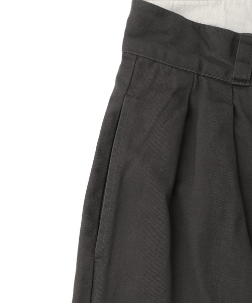 le cercle ADAM ET ROPE'(ルセルクルアダムエロペ)の「【3/2WORKS】別注/タックチノパンツ(その他パンツ・メンズ・チャコールグレー/ブラック/ベージュ・LL/M/L)」の7枚目の写真