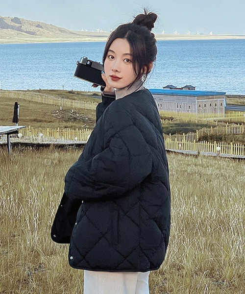 LAFFMO（ラフモ）の「ノーカラーミドル丈キルティングジャケット（ダウンジャケット/コート・レディース・ブラウン/ホワイト/ブラック・L/M/S）」の17枚目の写真