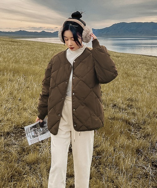 LAFFMO（ラフモ）の「ノーカラーミドル丈キルティングジャケット（ダウンジャケット/コート・レディース・ブラウン/ホワイト/ブラック・L/M/S）」の21枚目の写真