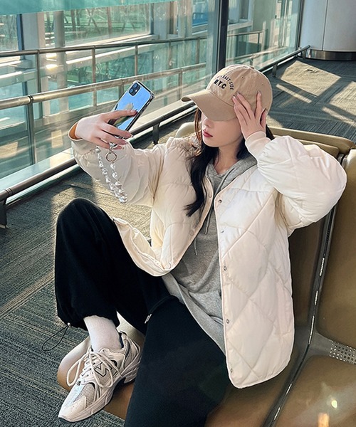 LAFFMO（ラフモ）の「ノーカラーミドル丈キルティングジャケット（ダウンジャケット/コート・レディース・ブラウン/ホワイト/ブラック・L/M/S）」の8枚目の写真