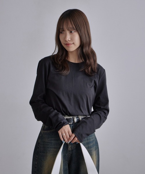 c/est(シーエ)の「c/est/シーエ CECILY フィッシュテール クルーネックロンT 秋物 秋服 2026年秋冬(Tシャツ/カットソー・レディース・ホワイト/ブラック・FREE)」の1枚目の写真