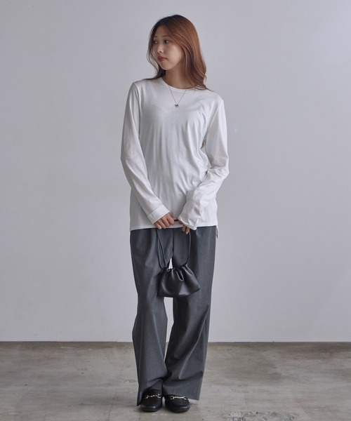 c/est(シーエ)の「c/est/シーエ CECILY フィッシュテール クルーネックロンT 秋物 秋服 2026年秋冬(Tシャツ/カットソー・レディース・ホワイト/ブラック・FREE)」の7枚目の写真