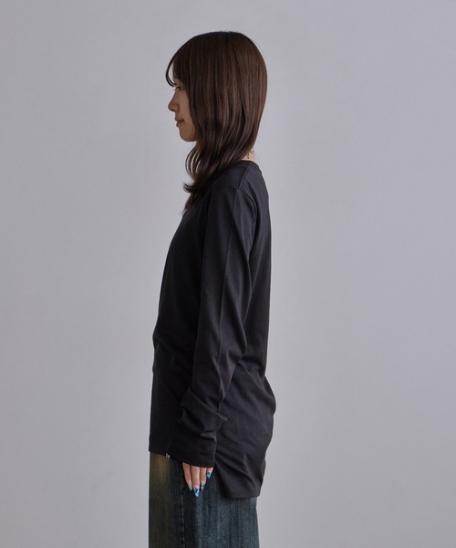 c/est(シーエ)の「c/est/シーエ CECILY フィッシュテール クルーネックロンT 秋物 秋服 2026年秋冬(Tシャツ/カットソー・レディース・ホワイト/ブラック・FREE)」の17枚目の写真