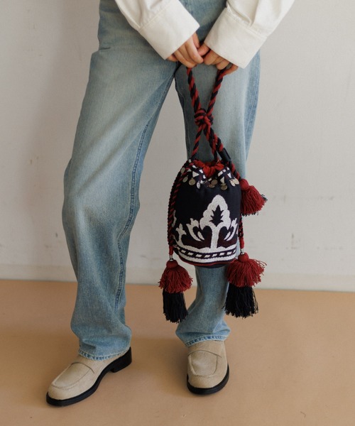 AMERICAN RAG CIE(アメリカンラグシー)の「【MEN , WOMEN】LEIN マティ幾何学柄刺繍ドロストバッグ(ショルダーバッグ・レディース・ベージュ/ブラック・FREE)」の8枚目の写真