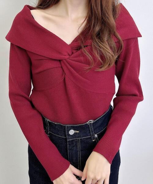 INGNI(イング)の「フロントツイストオフショルニット(ニット/セーター・レディース・ボルドー/オフホワイト/チャコールグレー/ブラック・M)」の7枚目の写真