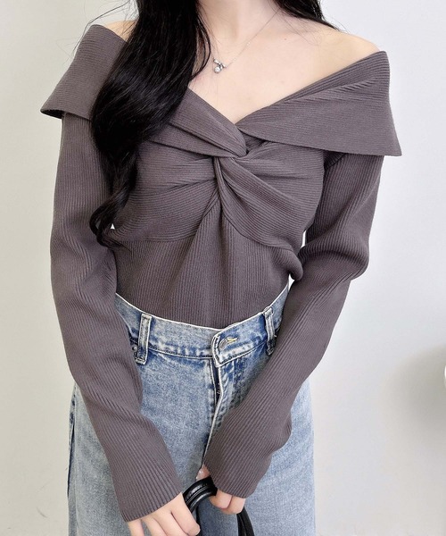 INGNI(イング)の「フロントツイストオフショルニット(ニット/セーター・レディース・ボルドー/オフホワイト/チャコールグレー/ブラック・M)」の3枚目の写真