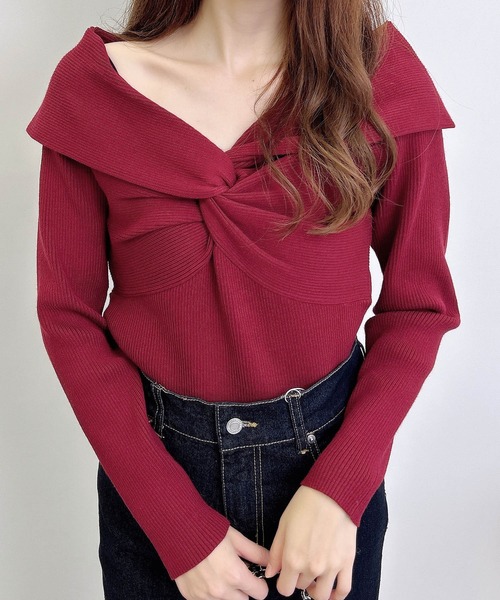 INGNI(イング)の「フロントツイストオフショルニット(ニット/セーター・レディース・ボルドー/オフホワイト/チャコールグレー/ブラック・M)」の4枚目の写真