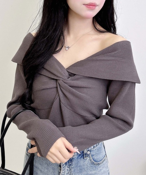 INGNI(イング)の「フロントツイストオフショルニット(ニット/セーター・レディース・ボルドー/オフホワイト/チャコールグレー/ブラック・M)」の14枚目の写真