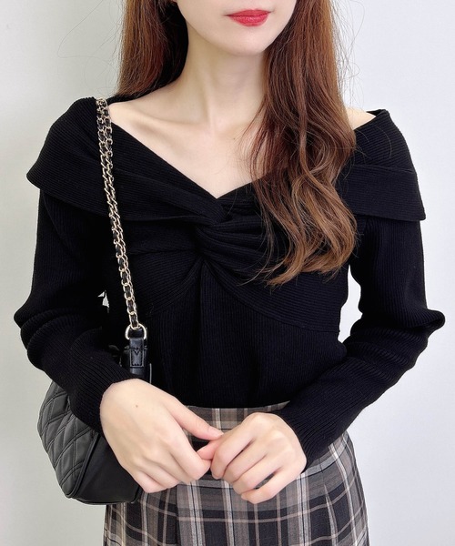 INGNI(イング)の「フロントツイストオフショルニット(ニット/セーター・レディース・ボルドー/オフホワイト/チャコールグレー/ブラック・M)」の20枚目の写真