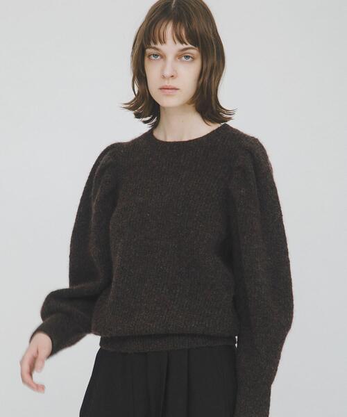 LAATO(ラート)の「shoulder tuck knit(ニット/セーター・レディース・キャメル/ブラウン・FREE)」の2枚目の写真