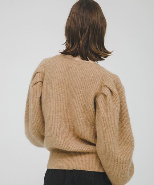LAATO(ラート)の「shoulder tuck knit(ニット/セーター・レディース・キャメル/ブラウン・FREE)」の3枚目の写真