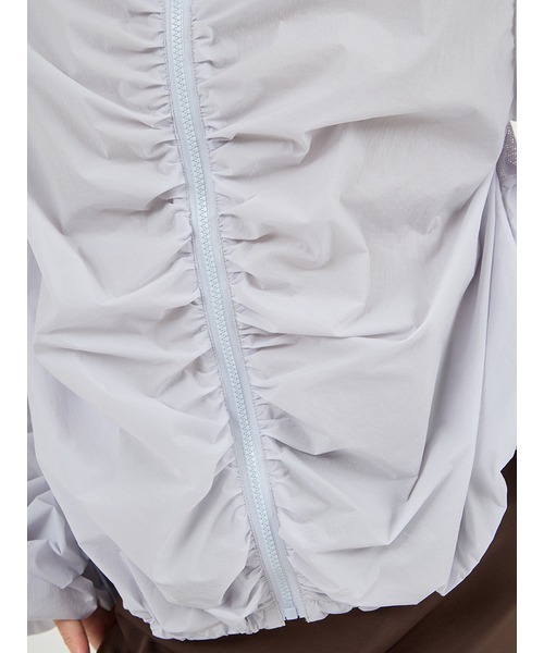 emmi（エミ）の「撥水 ギャザーフーディーブルゾン（ブルゾン・レディース・ライム/ブラウン/ライトブルー・F）」の11枚目の写真