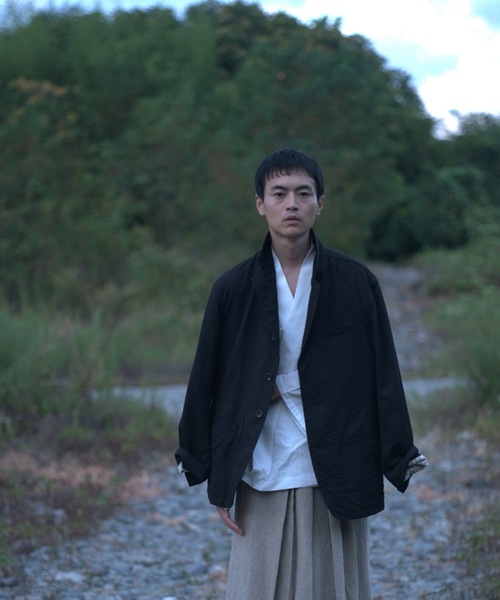 TROVE（トローヴ）の「TROVE 2025aw / MODERN WOOL JACKET（テーラードジャケット・メンズ・ブラック/ブルーグレー・1/3）」の4枚目の写真