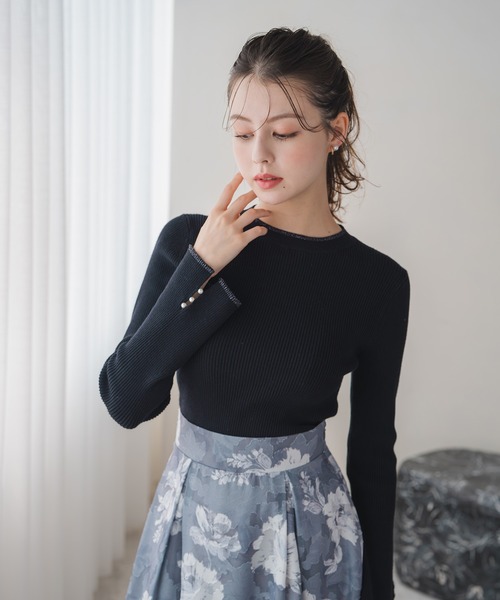 MISCH MASCH(ミッシュマッシュ)の「ラメ配色フレア袖ハイネックニット(ニット/セーター・レディース・ベージュ/ラベンダー/ブラック/グレー・フリ-)」の2枚目の写真
