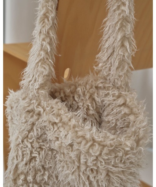 TODAYFUL(トゥデイフル)の「TODAYFUL Volume Fur Shoulderbag 12521035(ショルダーバッグ・レディース・ベージュ・FREE)」の12枚目の写真