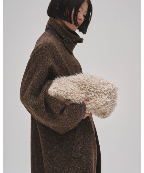 TODAYFUL(トゥデイフル)の「TODAYFUL Volume Fur Shoulderbag 12521035(ショルダーバッグ・レディース・ベージュ・FREE)」の4枚目の写真