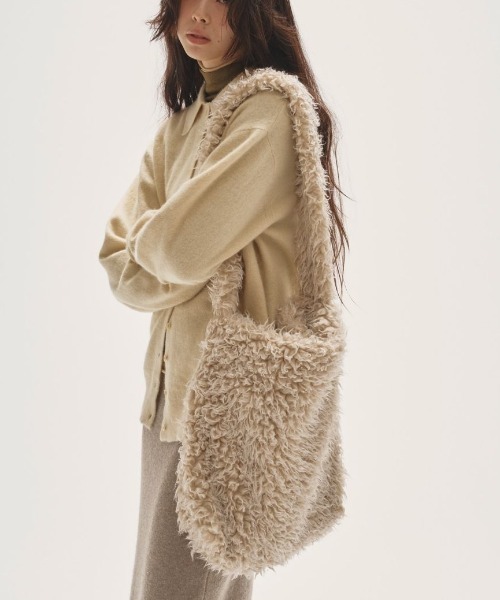 TODAYFUL(トゥデイフル)の「TODAYFUL Volume Fur Shoulderbag 12521035(ショルダーバッグ・レディース・ベージュ・FREE)」の5枚目の写真