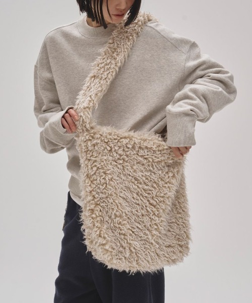 TODAYFUL(トゥデイフル)の「TODAYFUL Volume Fur Shoulderbag 12521035(ショルダーバッグ・レディース・ベージュ・FREE)」の8枚目の写真