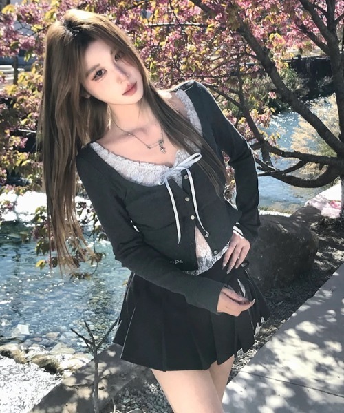 ViViDAY(ビビデー)の「襟リボンレイヤード風レース長袖カットソー(Tシャツ/カットソー・レディース・ダークグレー/ホワイト/ブラック・M)」の7枚目の写真