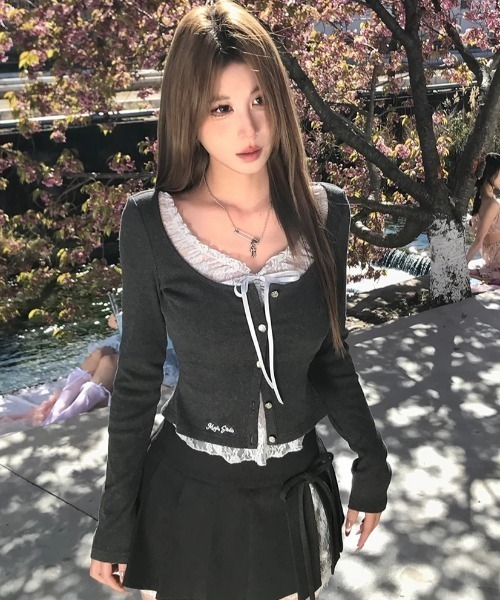 ViViDAY(ビビデー)の「襟リボンレイヤード風レース長袖カットソー(Tシャツ/カットソー・レディース・ダークグレー/ホワイト/ブラック・M)」の8枚目の写真