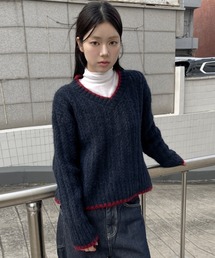 バイカラーステッチふわふわ編み込みVネックニット