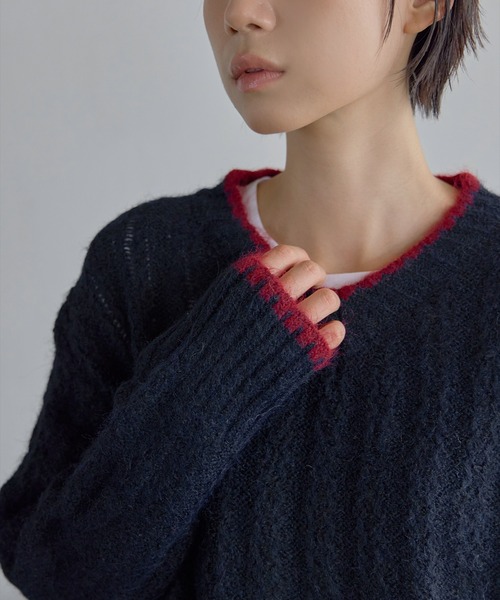 UNE MANSION(ユヌマンション)の「バイカラーステッチふわふわ編み込みVネックニット(ニット/セーター・レディース・グレー/ベージュ/ネイビー・FREE)」の7枚目の写真