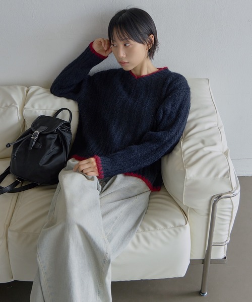 UNE MANSION(ユヌマンション)の「バイカラーステッチふわふわ編み込みVネックニット(ニット/セーター・レディース・グレー/ベージュ/ネイビー・FREE)」の10枚目の写真