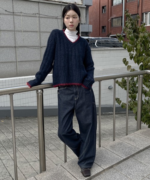 UNE MANSION(ユヌマンション)の「バイカラーステッチふわふわ編み込みVネックニット(ニット/セーター・レディース・グレー/ベージュ/ネイビー・FREE)」の11枚目の写真