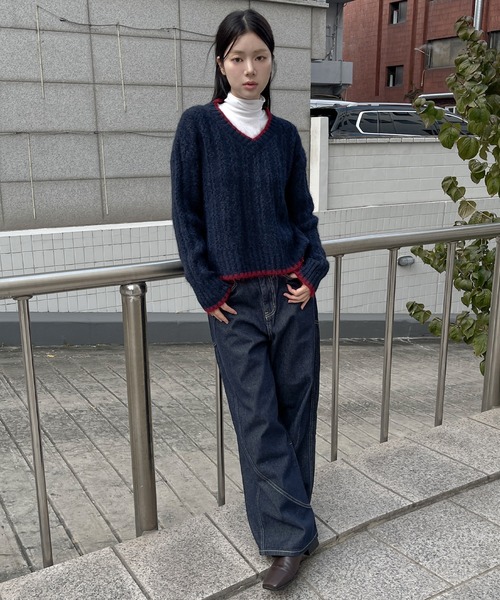 UNE MANSION(ユヌマンション)の「バイカラーステッチふわふわ編み込みVネックニット(ニット/セーター・レディース・グレー/ベージュ/ネイビー・FREE)」の12枚目の写真