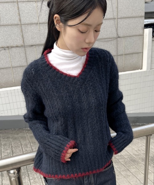 UNE MANSION(ユヌマンション)の「バイカラーステッチふわふわ編み込みVネックニット(ニット/セーター・レディース・グレー/ベージュ/ネイビー・FREE)」の17枚目の写真