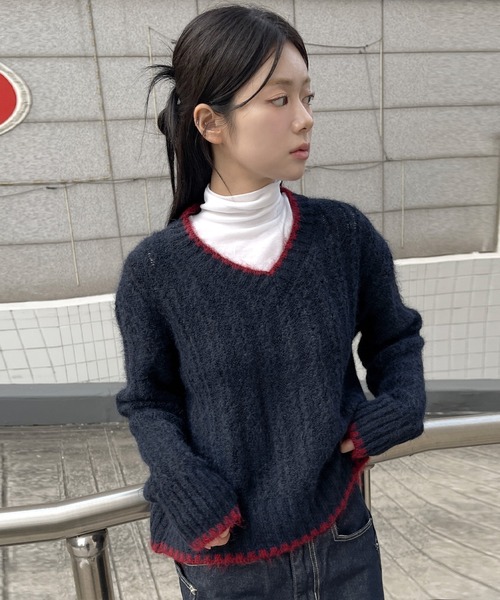 UNE MANSION(ユヌマンション)の「バイカラーステッチふわふわ編み込みVネックニット(ニット/セーター・レディース・グレー/ベージュ/ネイビー・FREE)」の18枚目の写真