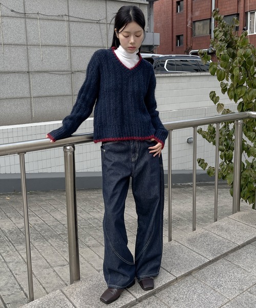 UNE MANSION(ユヌマンション)の「バイカラーステッチふわふわ編み込みVネックニット(ニット/セーター・レディース・グレー/ベージュ/ネイビー・FREE)」の19枚目の写真