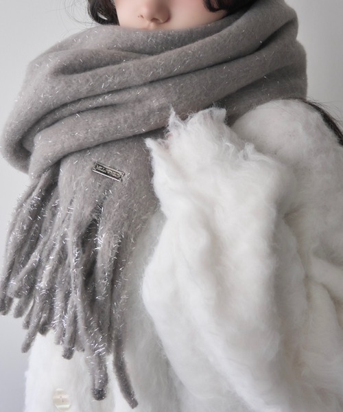 mellowneon（メロウネオン）の「グリッターラメボリュームマフラー（マフラー・レディース・ピンク/グレー/ブルー/アイボリー/ブラック/ブラウン/ボルドー・FREE）」の4枚目の写真